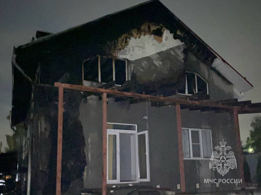 Почти час ночью тушили мансарду и хозпостройку в Беляницах